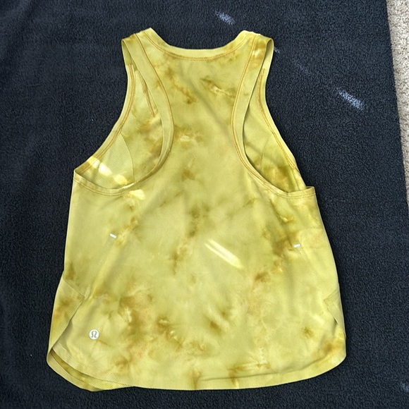Size 2 muscle tank lululemon - Picture 2 of 3